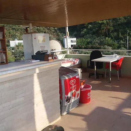 Zeus Apart Aparthotel *