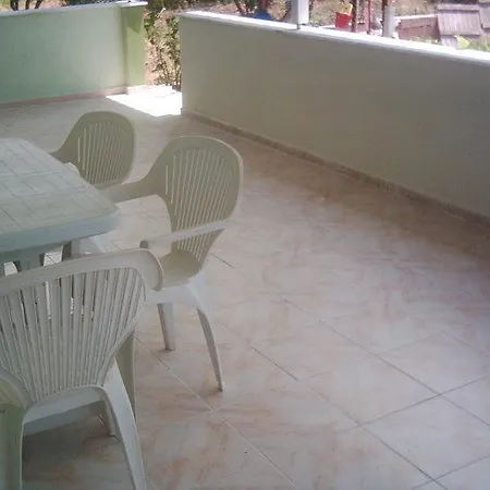 Zeus Apart Aparthotel Guzelcamlı