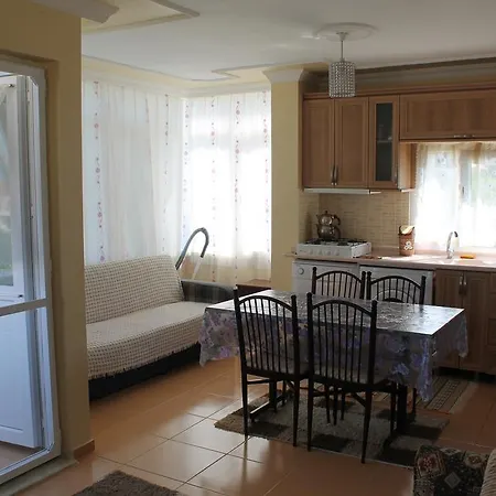 Zeus Apart Hotel de apartamente Guzelcamlı