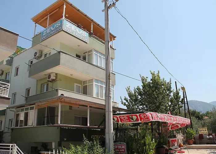 Zeus Apart מלון דירות